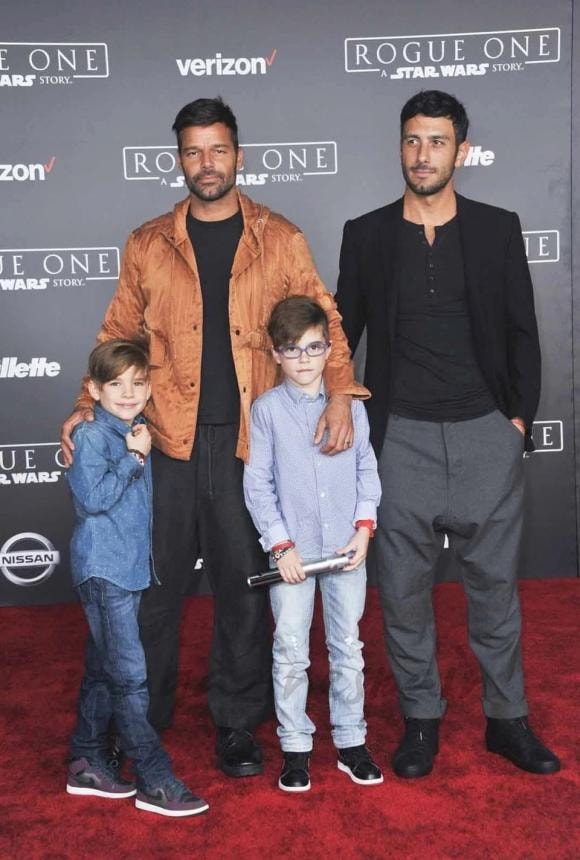 ca sĩ Ricky Martin, sao âu mỹ, bạo lực gia đình