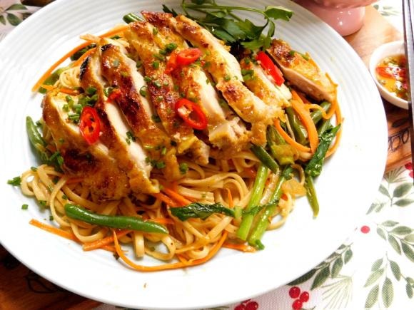 mì xào, gà áp chảo, món ngon 