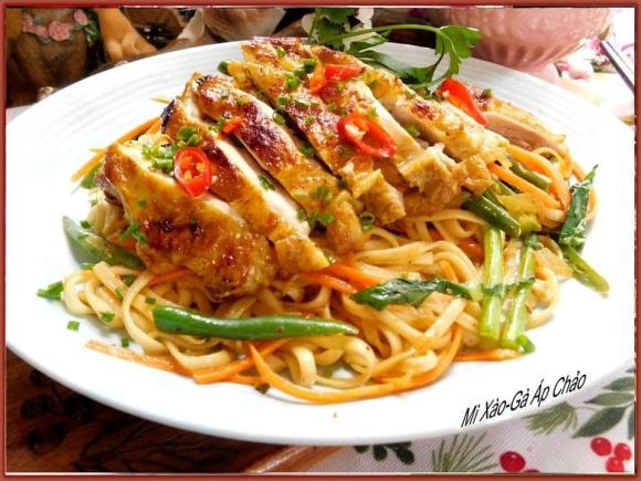 mì xào, gà áp chảo, món ngon 