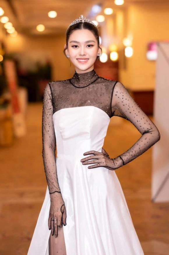 hoa hậu Đỗ Thị Hà, hoa hậu Trầm Tiểu Vy, hoa hậu  Thùy Tiên, á hậu Phương Anh, á hậu Ngọc Thảo, á hậu Kiều Loan, sao Việt