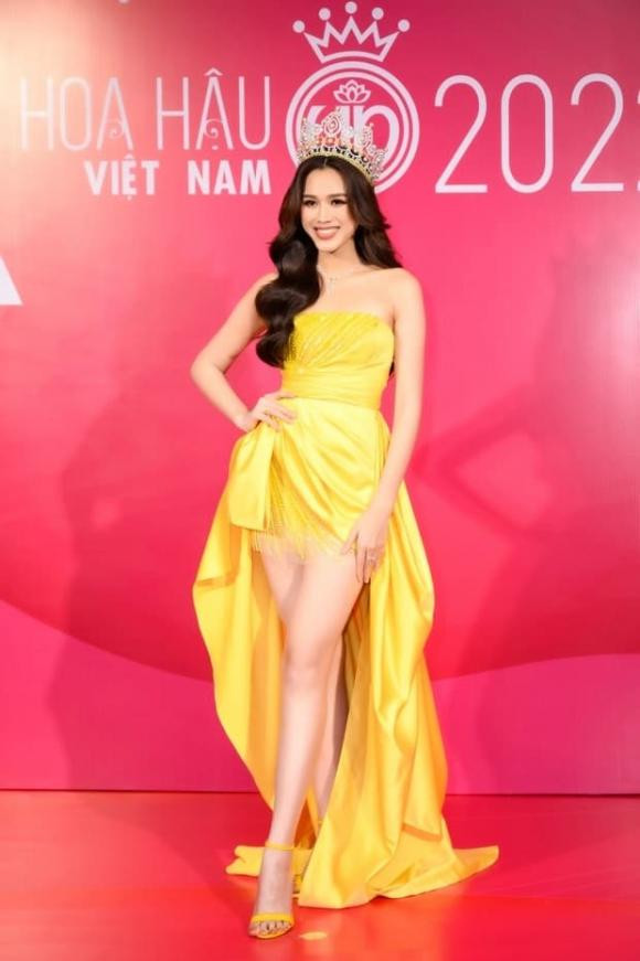 hoa hậu Đỗ Thị Hà, hoa hậu Trầm Tiểu Vy, hoa hậu  Thùy Tiên, á hậu Phương Anh, á hậu Ngọc Thảo, á hậu Kiều Loan, sao Việt