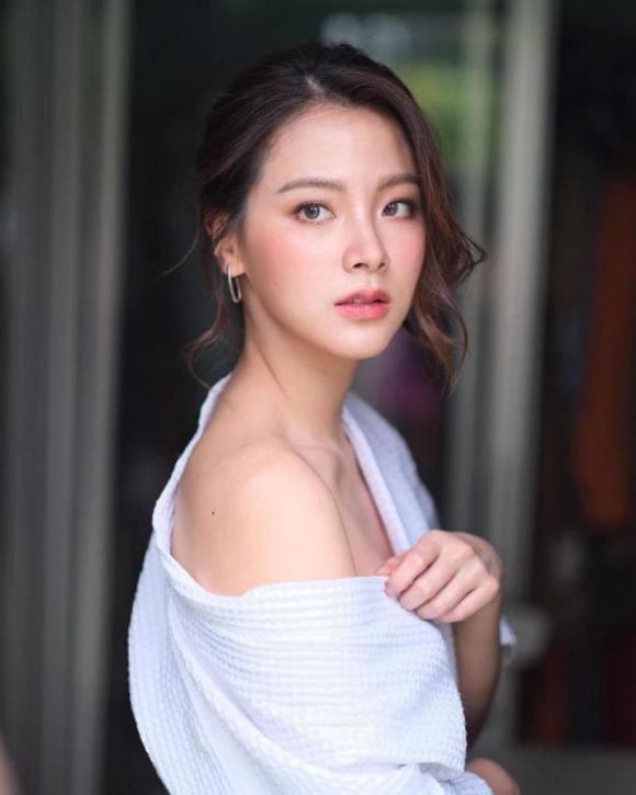 baifern pimchanok, chiếc lá bay, chiếc lá cuốn bay