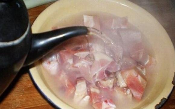 thịt ba chỉ rang cháy cạnh, thịt rang cháy cạnh, món ngon 