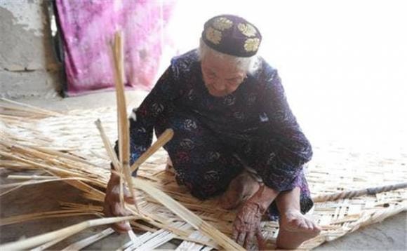 bà lão 135 tuổi ở Tân Cương, người sống thọ, bí quyết sống thọ