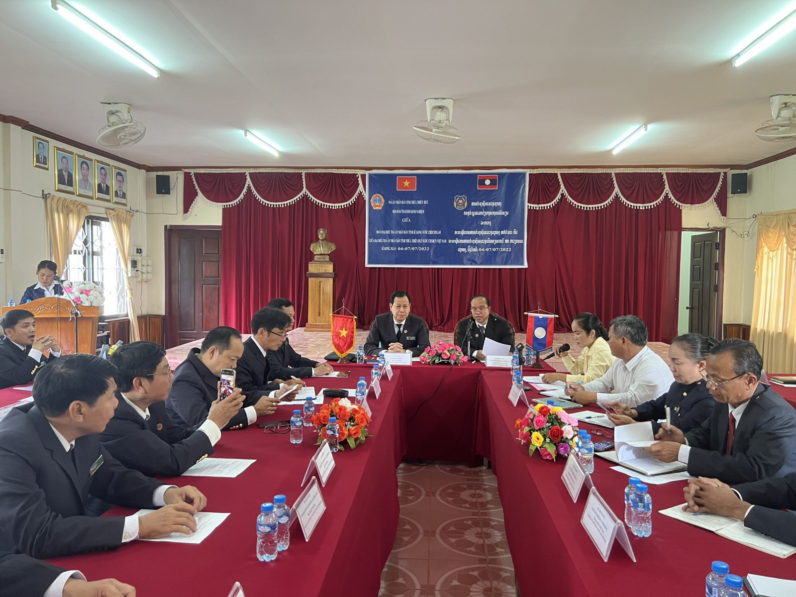 Hội đàm giữa TAND tỉnh Sekong và TAND tỉnh Thừa Thiên Huế
