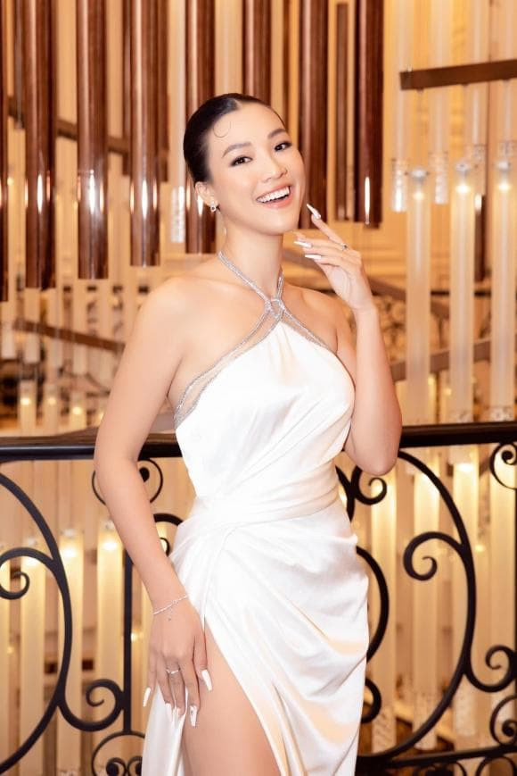 60dcf7f8fd333c6d6522-ngoisaovn-w1284-h1713.jpg 0 hoàng oanh, sao việt, mc hoàng oanh