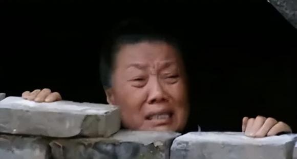 hủ tục, ngõa quán táng, hủ tục chôn sống, tục lệ chôn sống người già