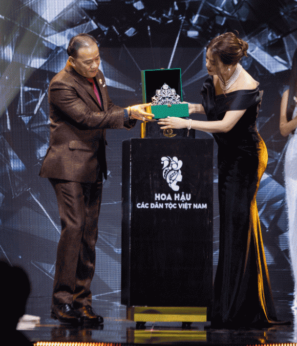 Vương miện Hoa hậu các Dân tộc Việt Nam 2022, H'Hen Niê, Trương Ngọc Ánh, sao Việt