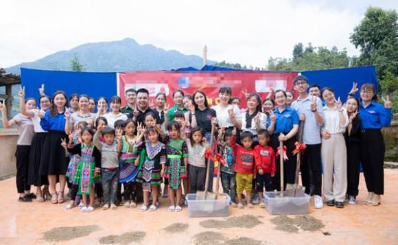 Hòa Minzy xây trường 4 Hòa Minzy, Hòa Minzy làm từ thiện, sao việt