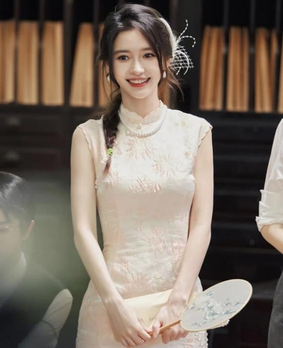 Lễ trao gải Kim Ưng 2022, Nữ thần Kim Ưng, sao Hoa ngữ, Dương Tử, Cổ Lực Na Trát, Đàm Tùng Vận