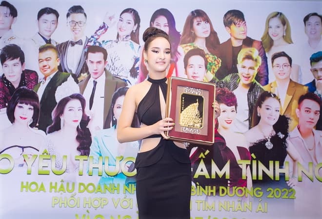 Á hậu Huỳnh Mai, Hoa hậu doanh nhân Thái Bình Dương, đấu giá từ thiện