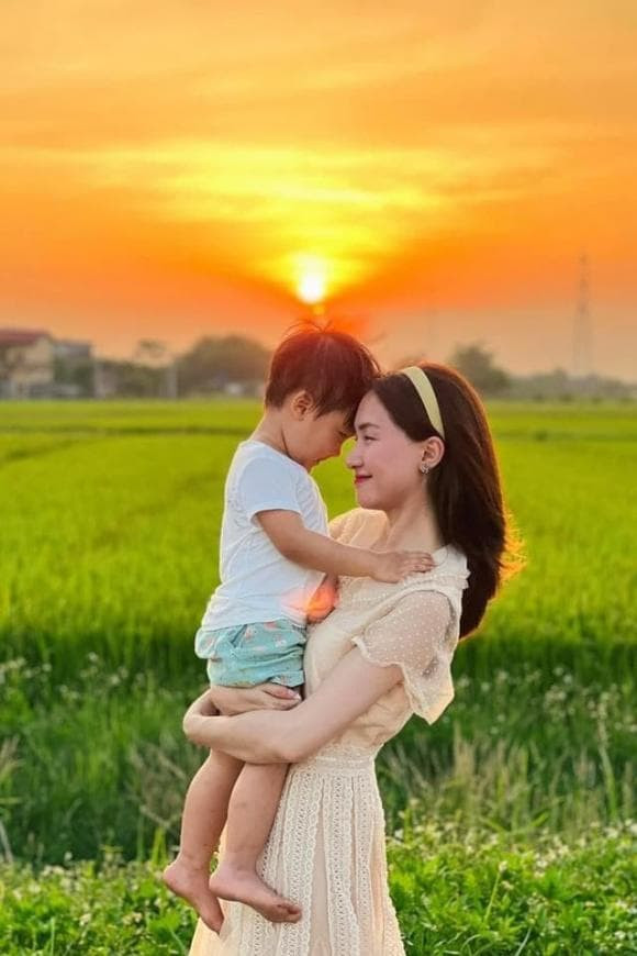 hồng loan, tiến linh, công vinh, thủy tiên, hòa minzy, minh hải, công phượng, kỳ hân, mạc hồng quân, ly kute, sao việt, cầu thủ