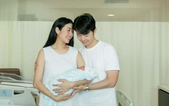 á hậu Thúy Vân, sao Việt