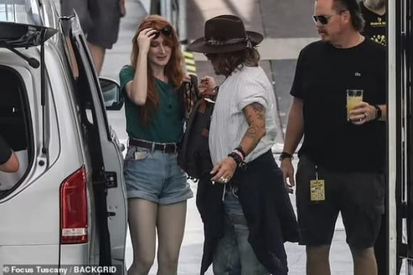 Johnny Depp, cô gái lạ mặt, buổi diễn tập ở Arena Santa Giuliana, sao Hollywood