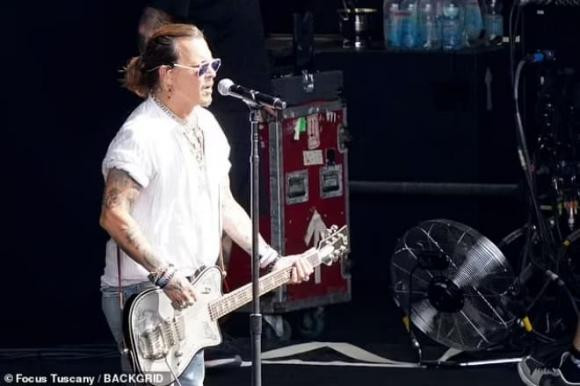 Johnny Depp, cô gái lạ mặt, buổi diễn tập ở Arena Santa Giuliana, sao Hollywood