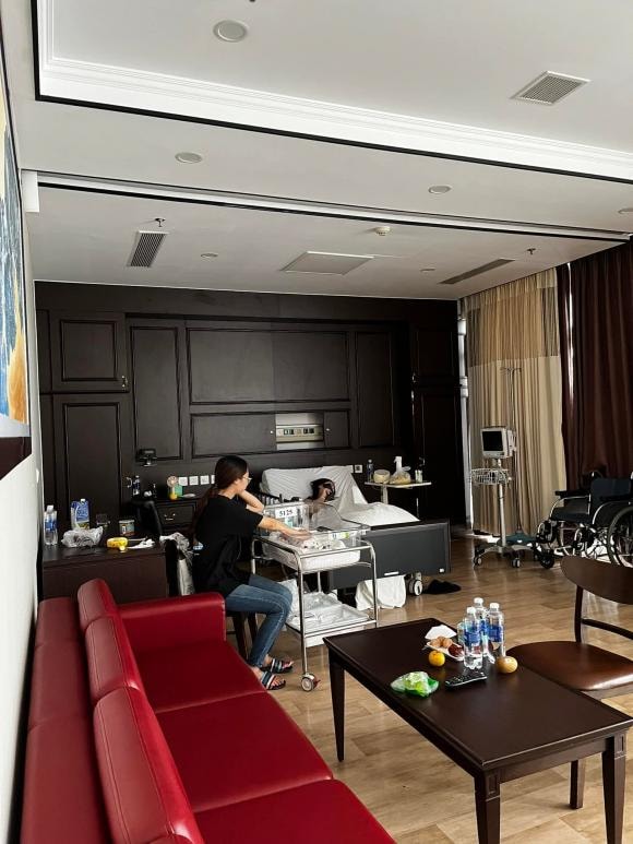Tuấn Tú, vợ Tuấn Tú sinh con, vợ Tuấn Tú, sao việt  