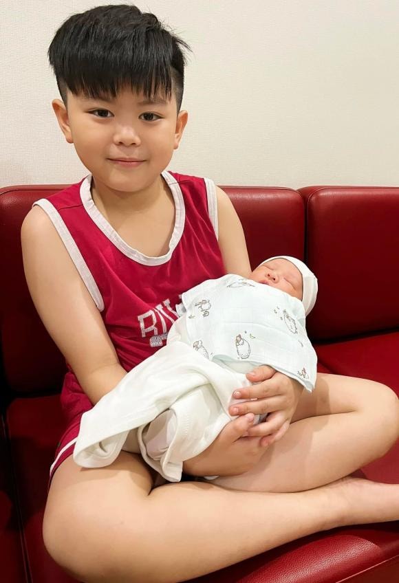 Tuấn Tú, vợ Tuấn Tú sinh con, vợ Tuấn Tú, sao việt  