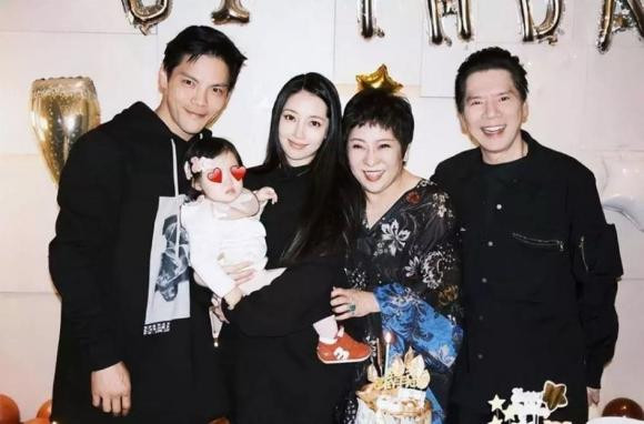 Hướng Tả ngoại tình, Quách Bích Đình, sao Hoa ngữ