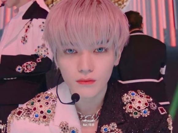 ngoại hình khác lạ của idol Hàn quốc, vẻ ngoài nam thần tượng giống anime, vẻ đẹp nữ ca sĩ giống công chúa, sao Hàn quốc