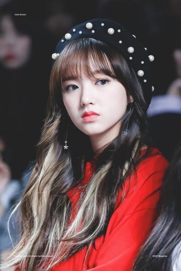 ngoại hình khác lạ của idol Hàn quốc, vẻ ngoài nam thần tượng giống anime, vẻ đẹp nữ ca sĩ giống công chúa, sao Hàn quốc