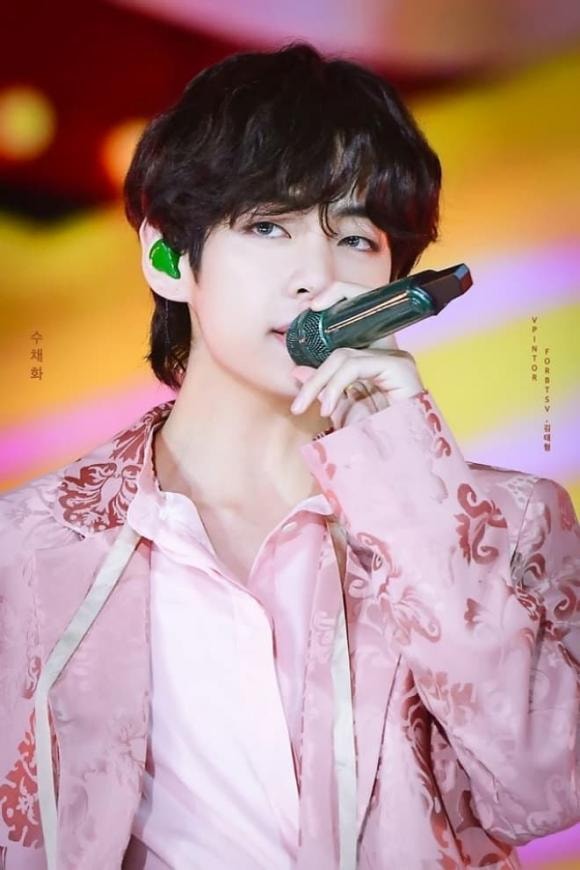 ngoại hình khác lạ của idol Hàn quốc, vẻ ngoài nam thần tượng giống anime, vẻ đẹp nữ ca sĩ giống công chúa, sao Hàn quốc