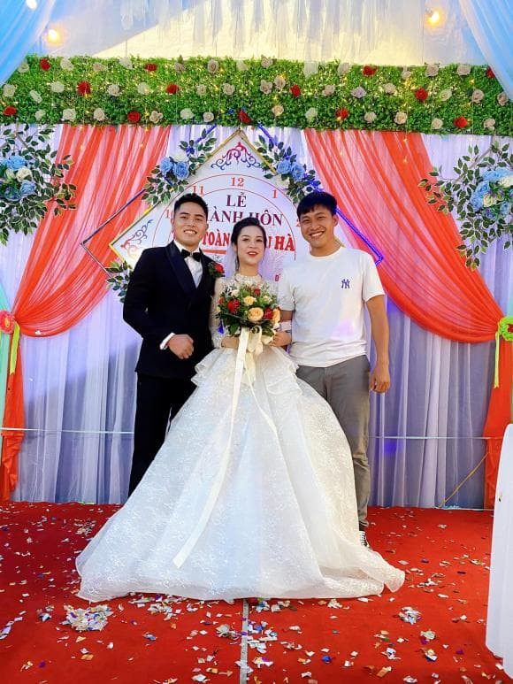 Chú Ngạn pha ke, chị Ong Hà, sao nhập ngũ, giới trẻ  