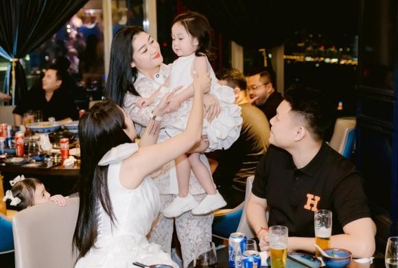 Vân navy,con gái vân navy,hot girl việt