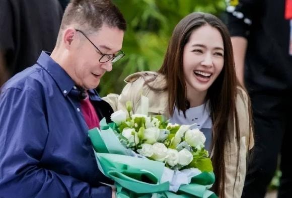 Hướng Tả ngoại tình, Quách Bích Đình, sao Hoa ngữ
