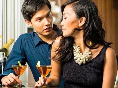 trai trẻ, phụ nữ yêu, quyến rũ trai trẻ 