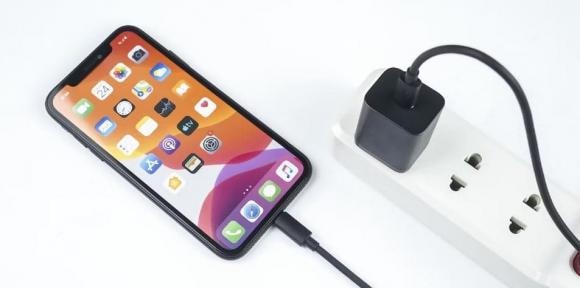 iPhone sạc chậm, cách khắc phục iPhone sạc chậm, nguyên nhân iPhone sạc chậm, iPhone sạc mãi không vào