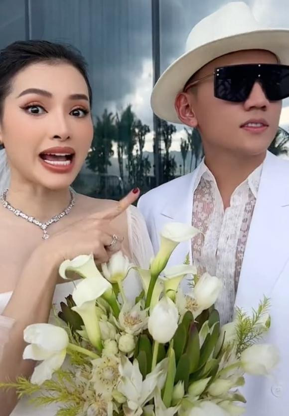 ca sĩ Phương Trinh Jolie,sao Việt
