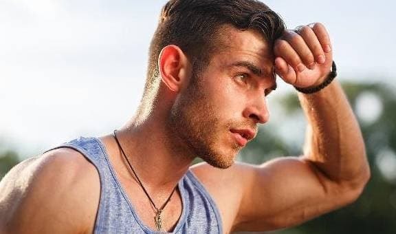 chăm sóc sức khỏe đúng cách, lưu ý khi chăm sóc sức khỏe, Đổ mồ hôi nhiều vào mùa hè