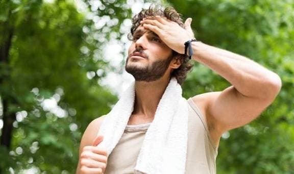 chăm sóc sức khỏe đúng cách, lưu ý khi chăm sóc sức khỏe, Đổ mồ hôi nhiều vào mùa hè
