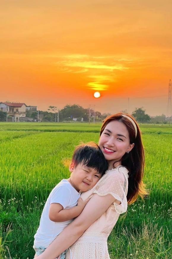 Hòa Minzy, con trai Hòa Minzy, sao việt