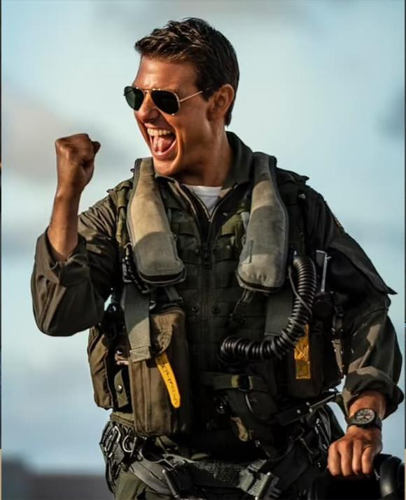  Tom Cruise,  Tom Cruise bị fan quấy rầy xin chữ kí, phim “Top Gun Maverick” đứng vị trí cao nhất phòng vé, sao Hollwood