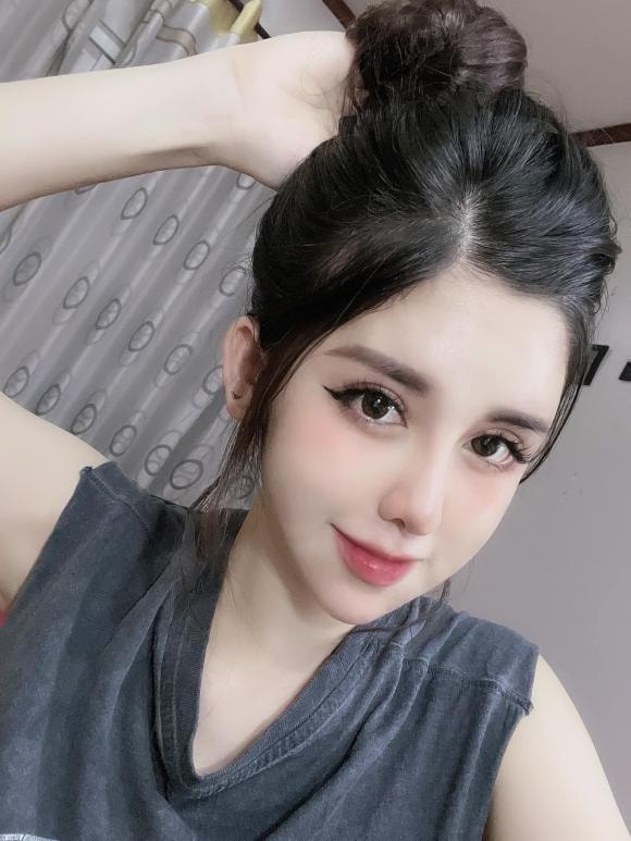 Huy Cung, vợ cũ Huy Cung, hot girl trường báo