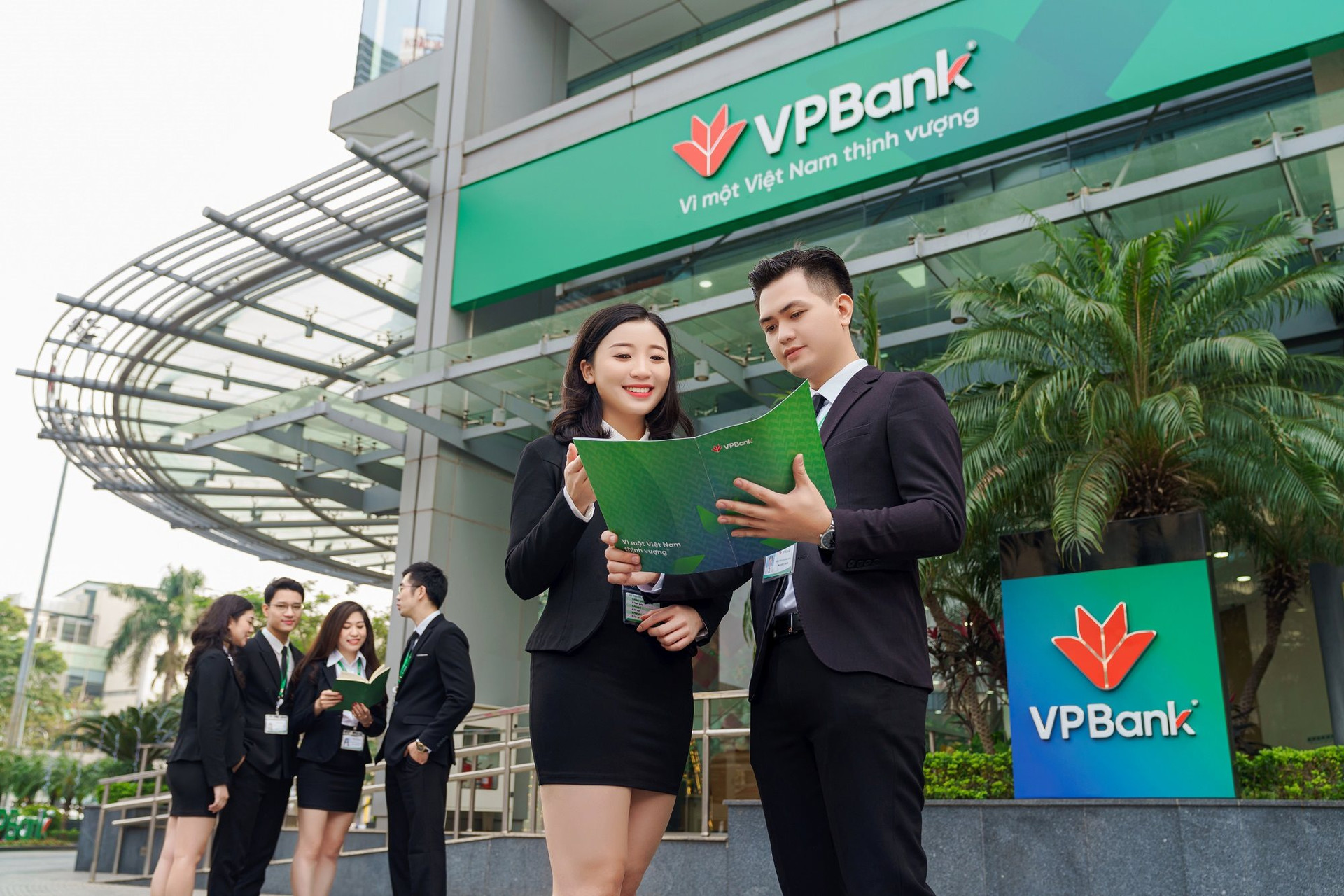 VPBank ứng dụng công nghệ xác thực giao dịch bằng khuôn mặt vân tay