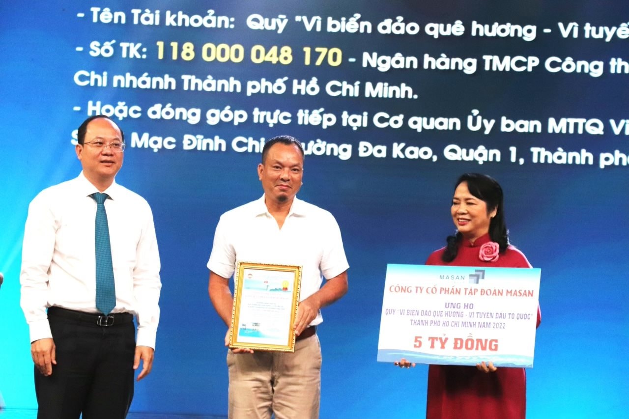 ong-nguyen-thieu-nam-pho-tong-giam-doc-tap-doan-masan-thay-mat-tap-doan-dong-gop-vao-quy-vi-bien-dao-que-huong-vi-tuyen-dau-to-quoc.jpg