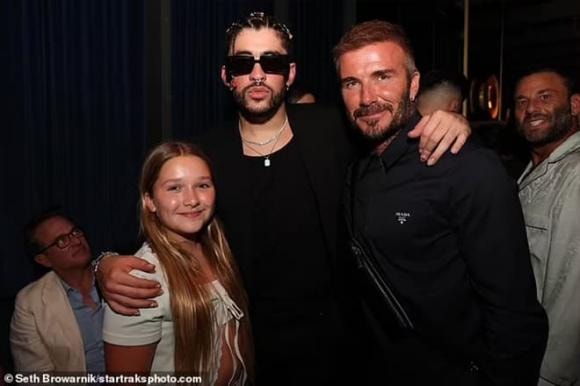 Victoria Beckham, Nicola, Brooklyn, bà Becks cùng gia đình tận hưởng chuyến du lịch ở Miami, Nicola Peltz thể hiện màn âu yếm Brooklyn tại sự kiện Variety Power of Young Hollywood, sao Hoolyywood