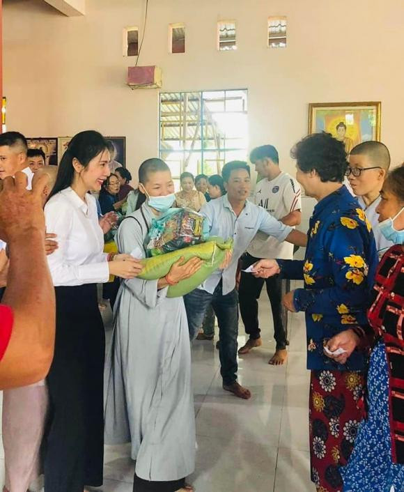 ca sĩ Thủy Tiên