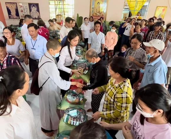 ca sĩ Thủy Tiên