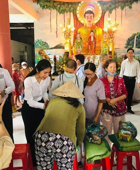 ca sĩ Thủy Tiên