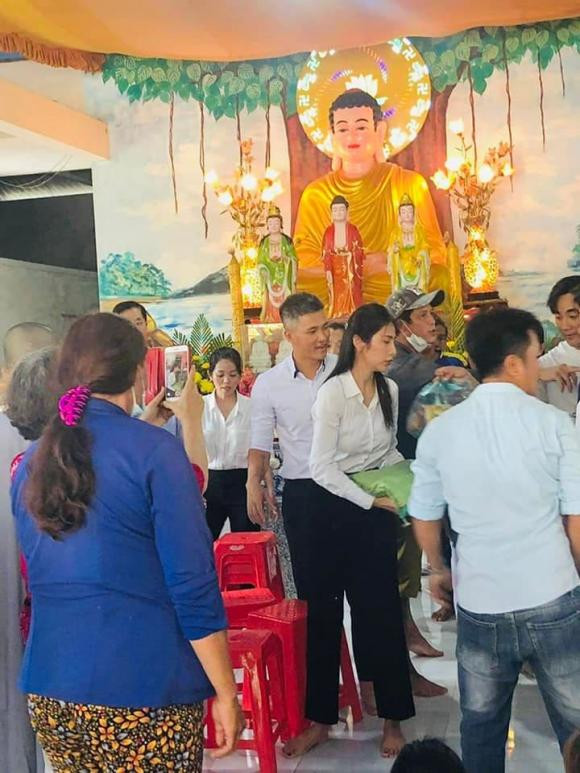 ca sĩ Thủy Tiên