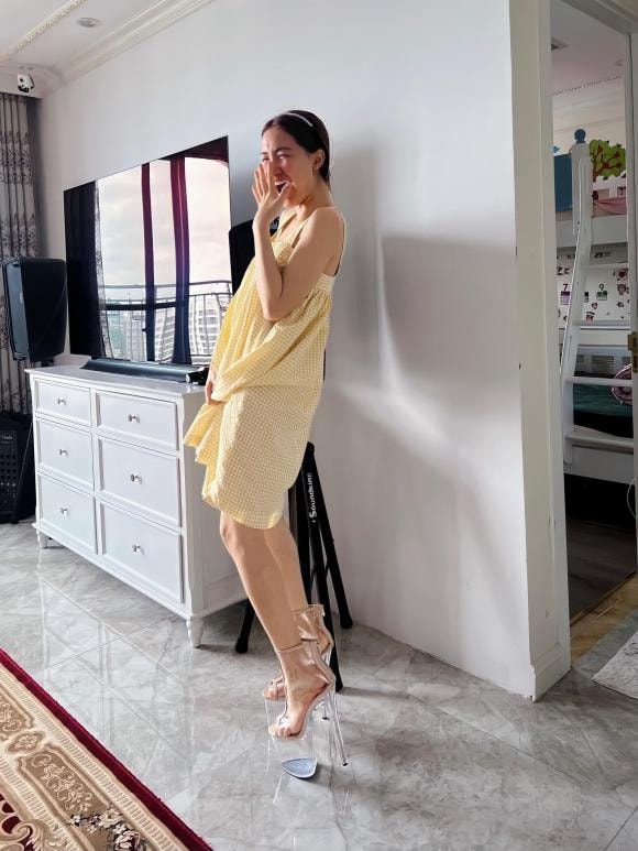 hòa minzy, hoàng thùy, sao việt 