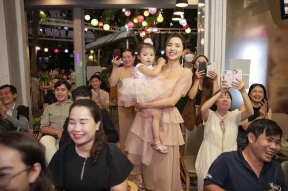 Ca sĩ Ưng Hoàng Phúc,siêu mẫu Kim Cương,sao Việt