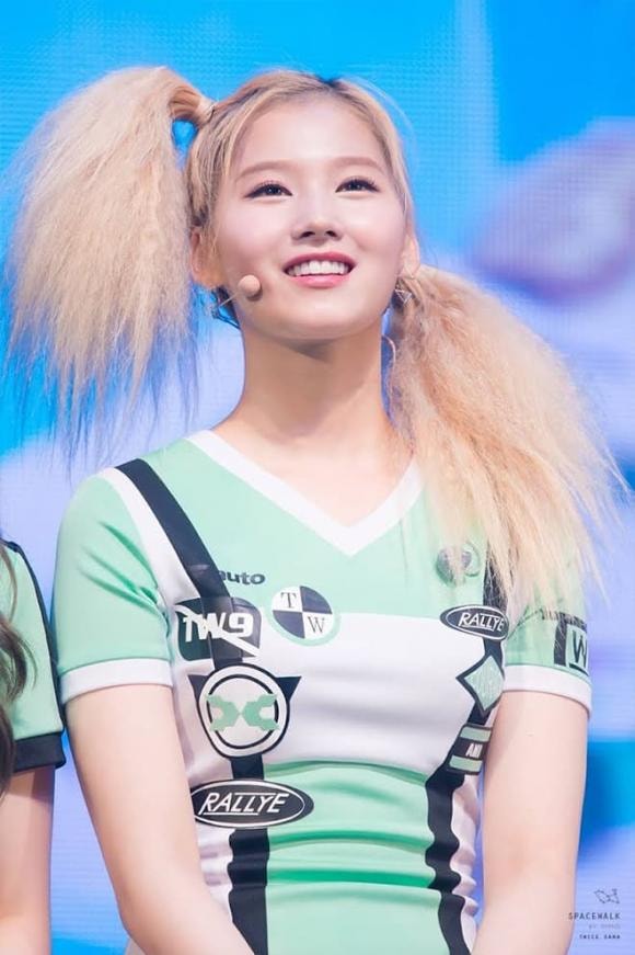 Hơn 10 kiểu tóc kì lạ của thần tượng K-Pop, những kiểu tóc lạ đời nhận được nhiều phản ứng trái chiều, những kiểu tóc chưa bắt kịp xu hướng hiện đại, sao K-Pop