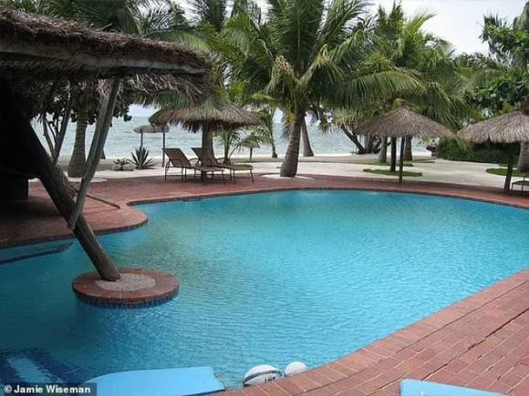 Hoàng tử Harry, Hoàng tử Harry một mình đến thăm bờ biển Ấn Độ Dương của Mozambique, Harry quay lại chốn cũ nơi anh đã từng tận hưởng kỳ nghỉ lãng mạn bên tình cũ, Chelsy Davy, sao Hollywood