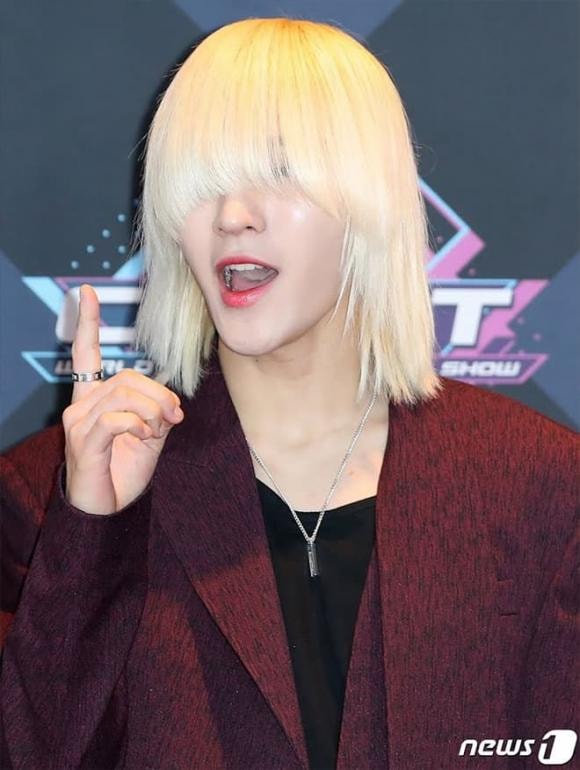 Hơn 10 kiểu tóc kì lạ của thần tượng K-Pop, những kiểu tóc lạ đời nhận được nhiều phản ứng trái chiều, những kiểu tóc chưa bắt kịp xu hướng hiện đại, sao K-Pop
