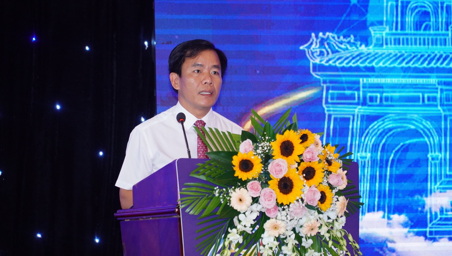 Chủ tịch UBND tỉnh TT-Huế Nguyễn Văn Phương phát biểu khai mạc Tuần lễ chuyển đối số năm 2022