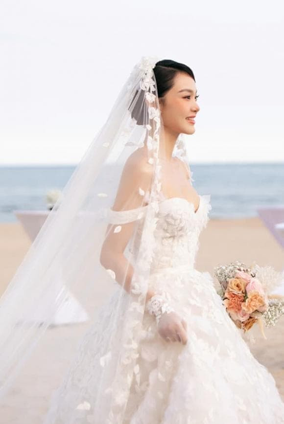 minh hằng, sao việt, ca sĩ minh hằng 